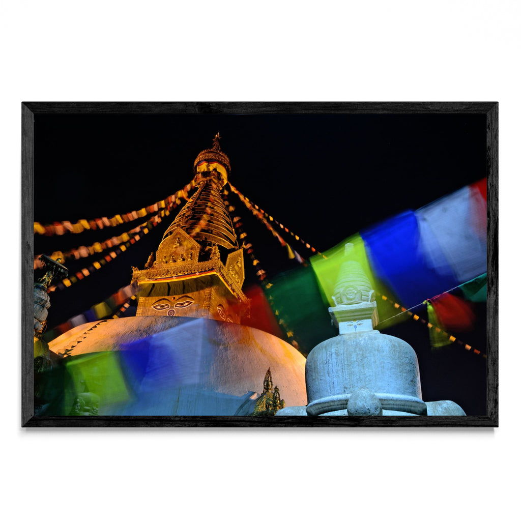 Buda, las banderas y la noche - FotoH N
