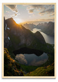 Sol de medianoche en Reine, Lofoten, Noruega. - Retrato MC