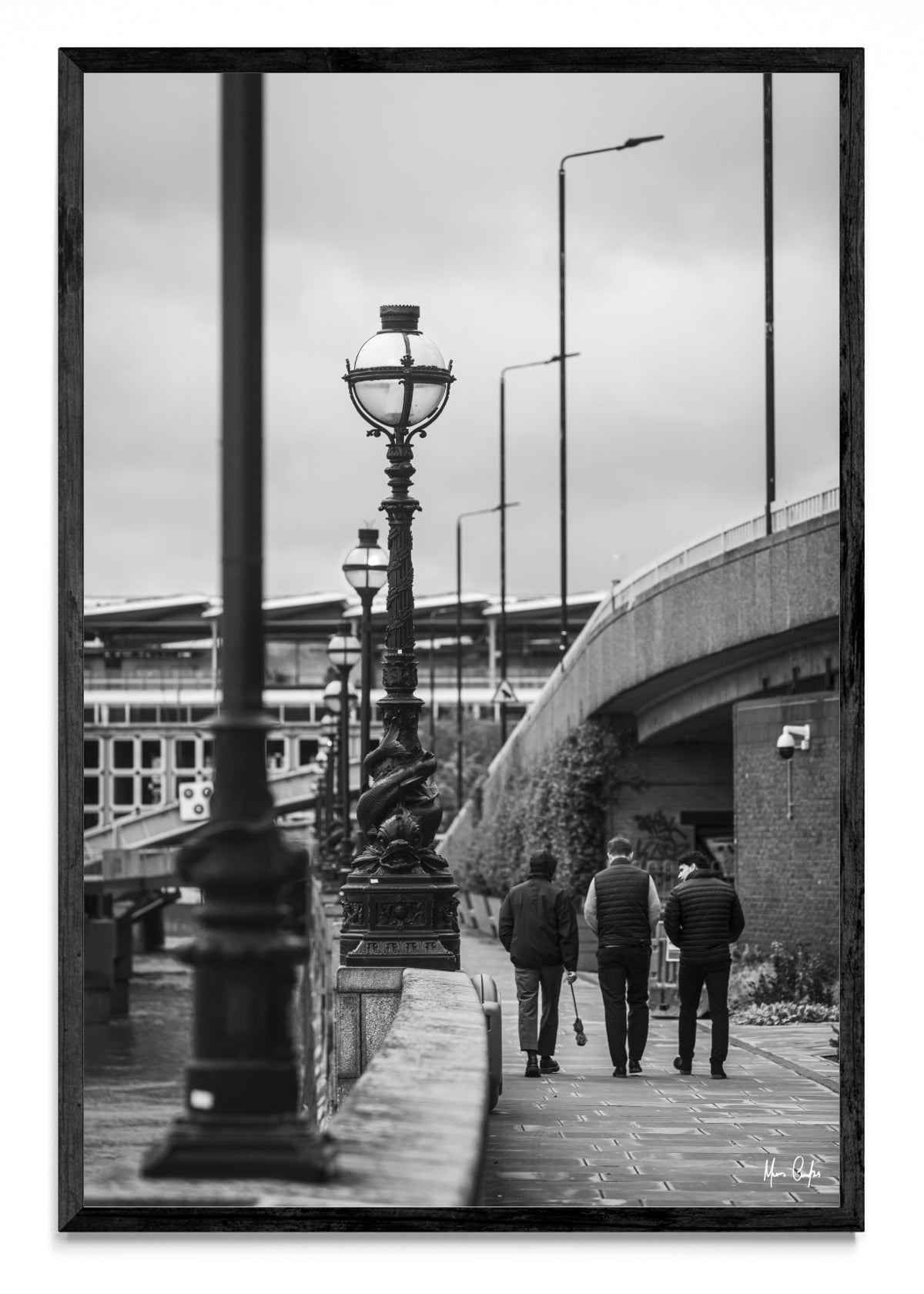 WALKING ON THE RIVER - FotoV N