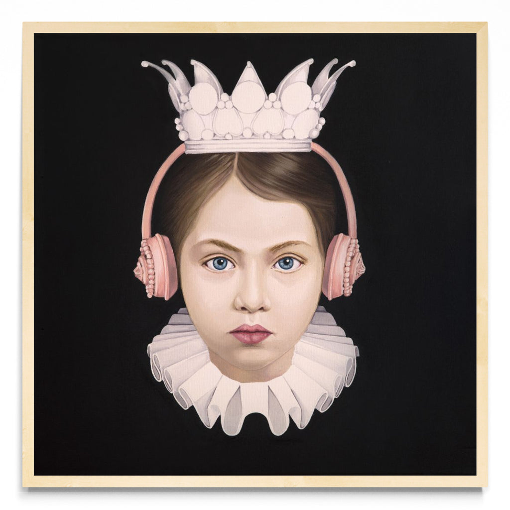 Pink Corona Girl - Cuadrado MC