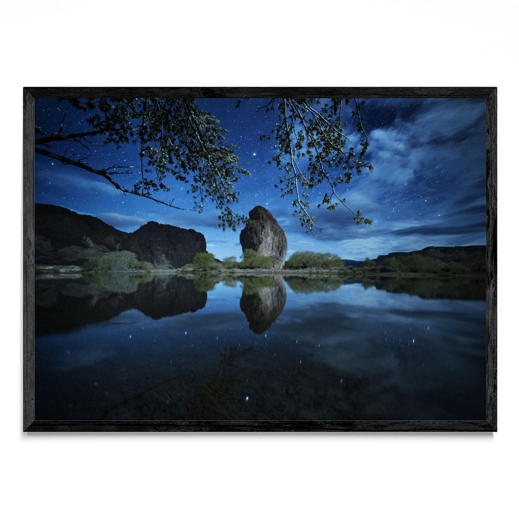 Piedra Parada iluminada por la luna y las estrellas - Paisaje N