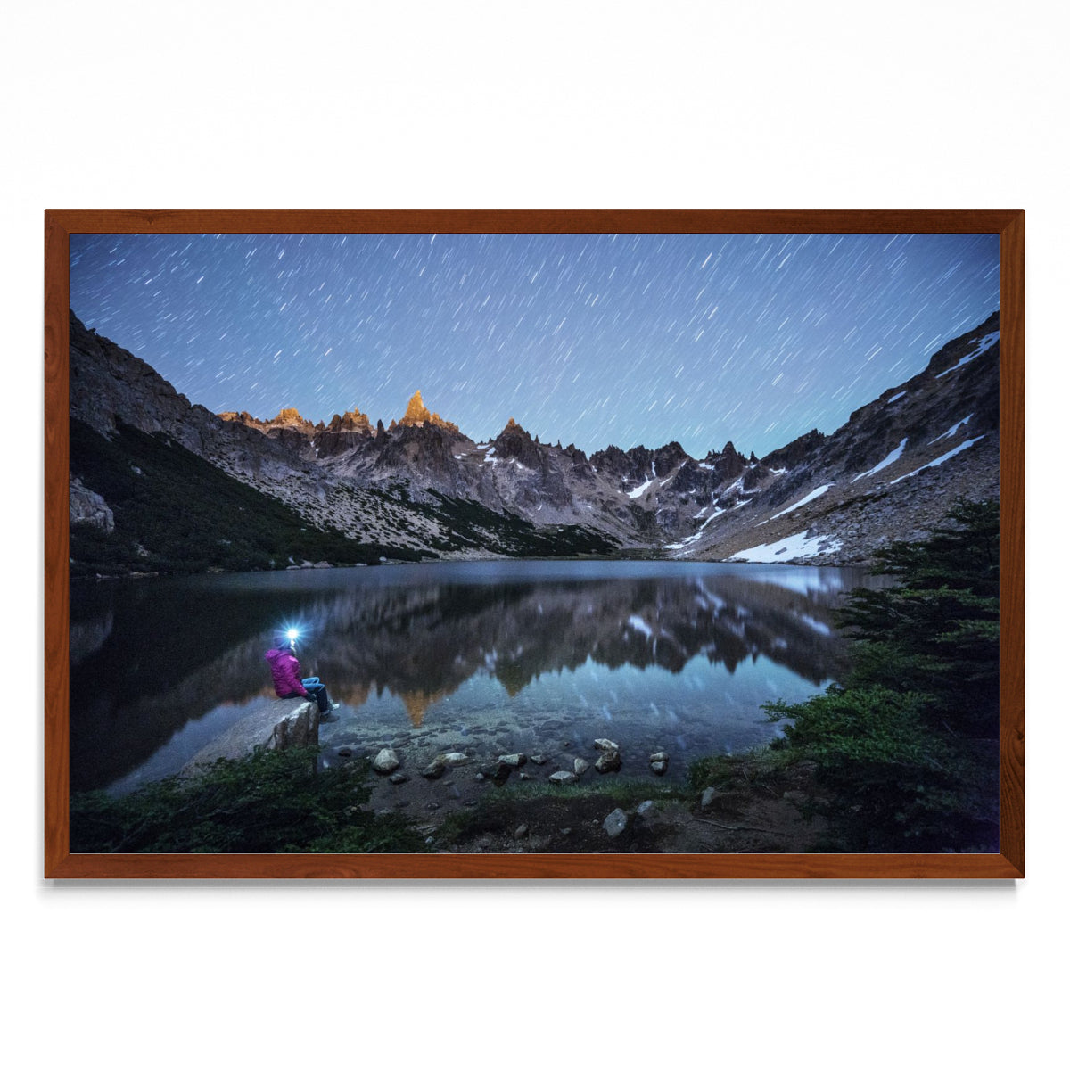 Las montañas despiertas de noche - FotoH MO