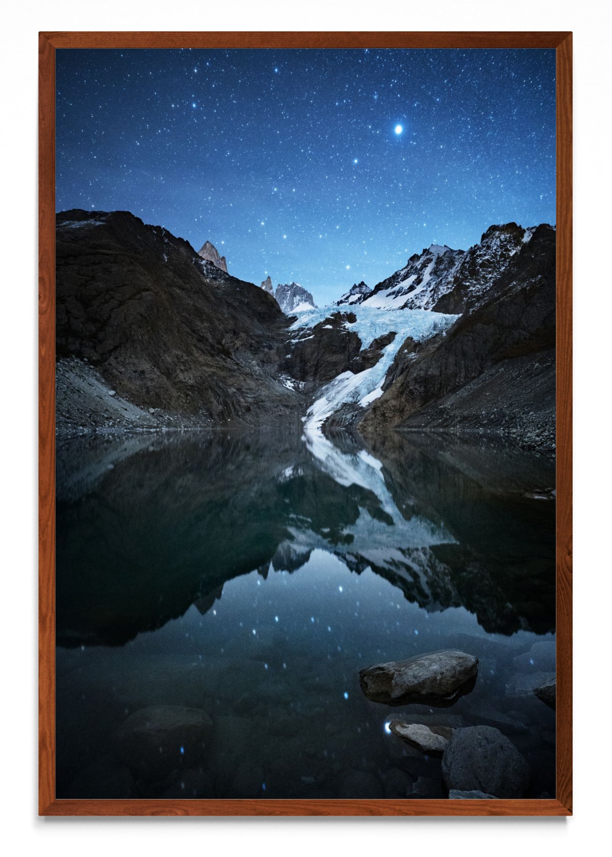 Glaciar Piedras Blancas iluminado por las estrellas - FotoV MO