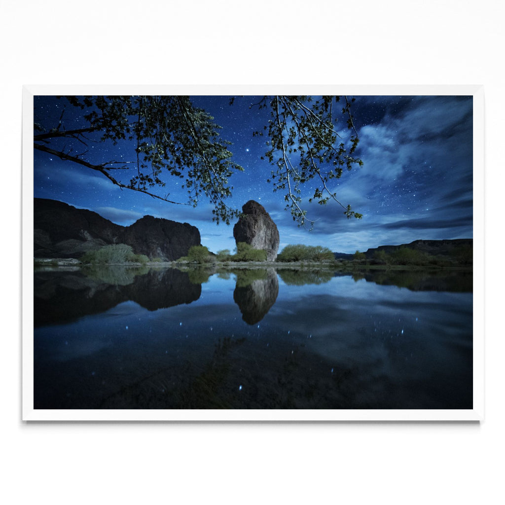 Piedra Parada iluminada por la luna y las estrellas - Paisaje BL