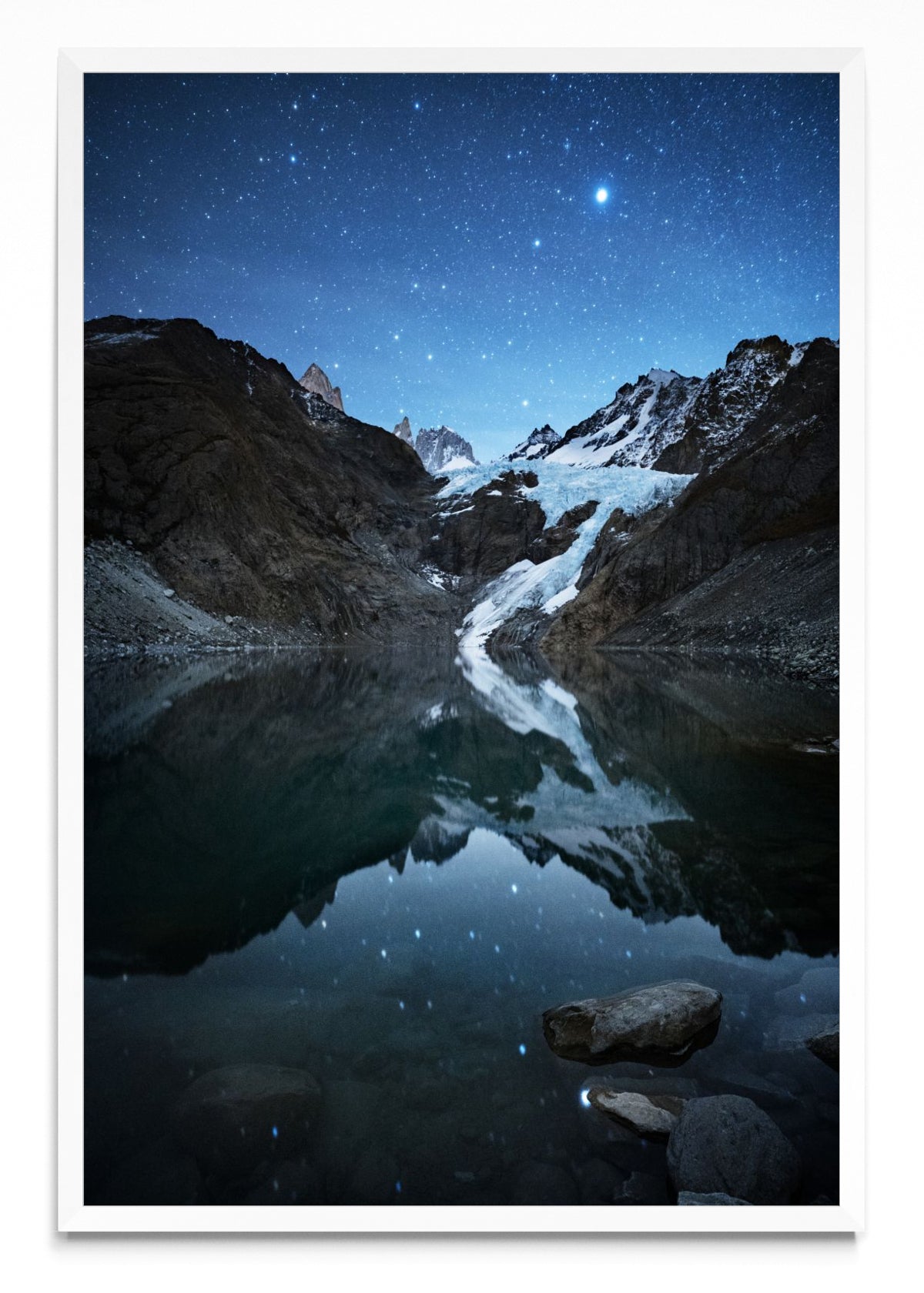 Glaciar Piedras Blancas iluminado por las estrellas - FotoV BL