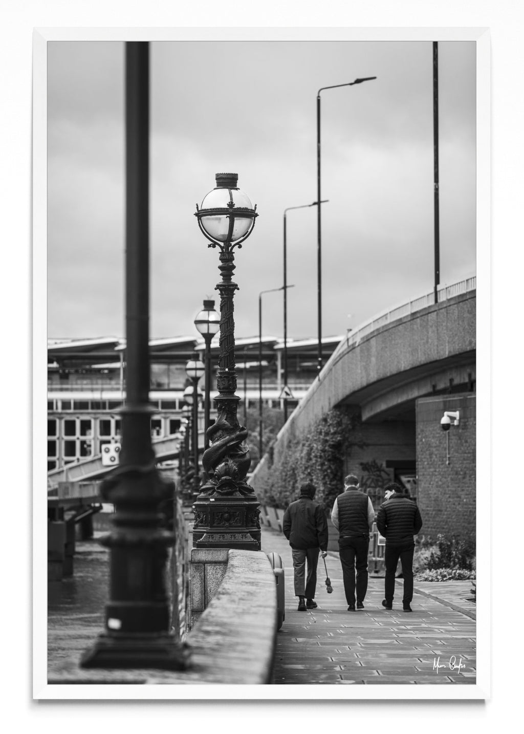 WALKING ON THE RIVER - FotoV BL