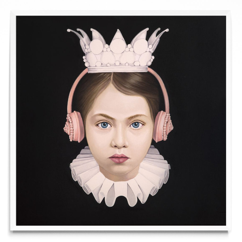 Pink Corona Girl - Cuadrado BL