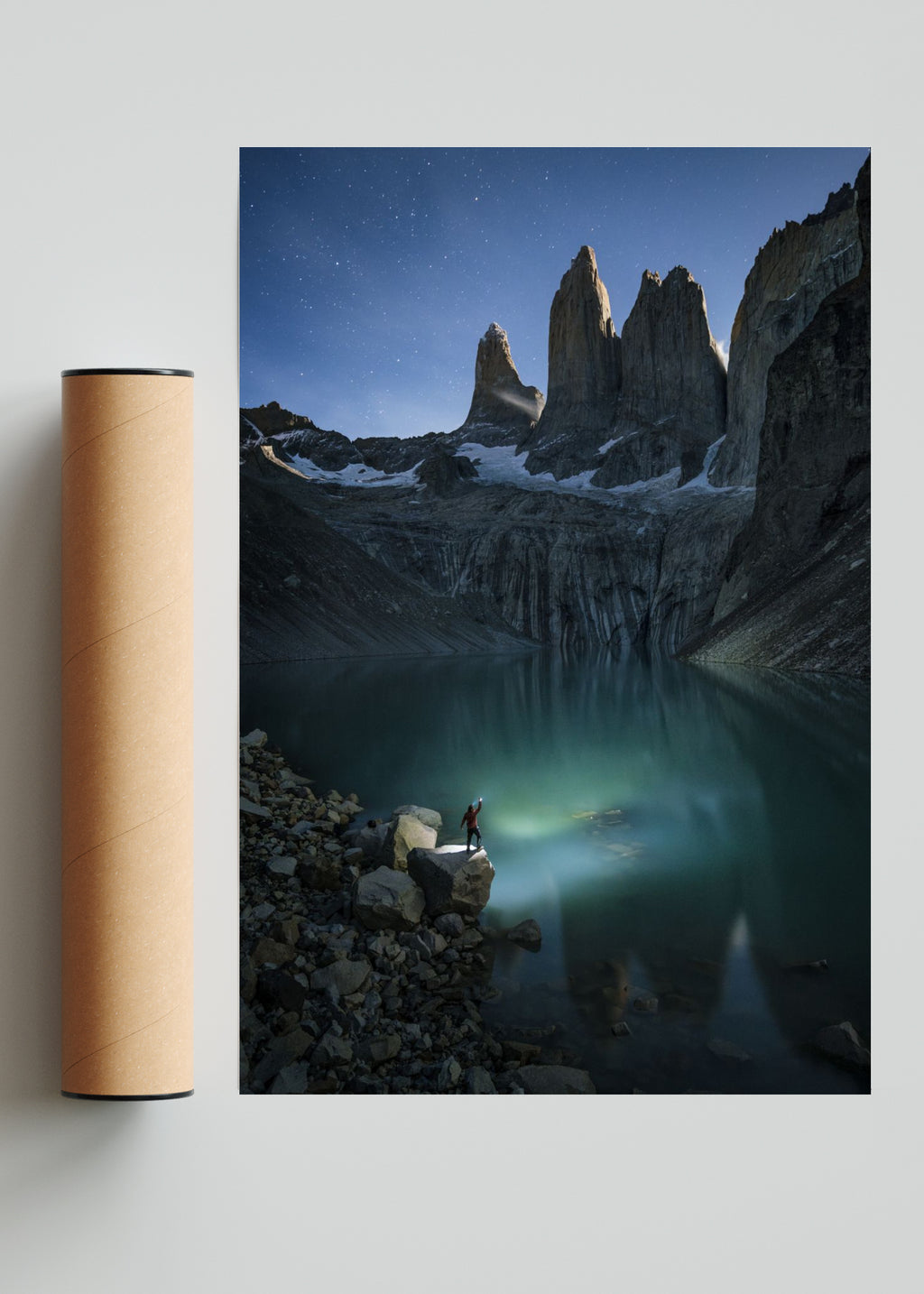 Contra luz de luna llena en Torres del Paine - FotoV Solo print
