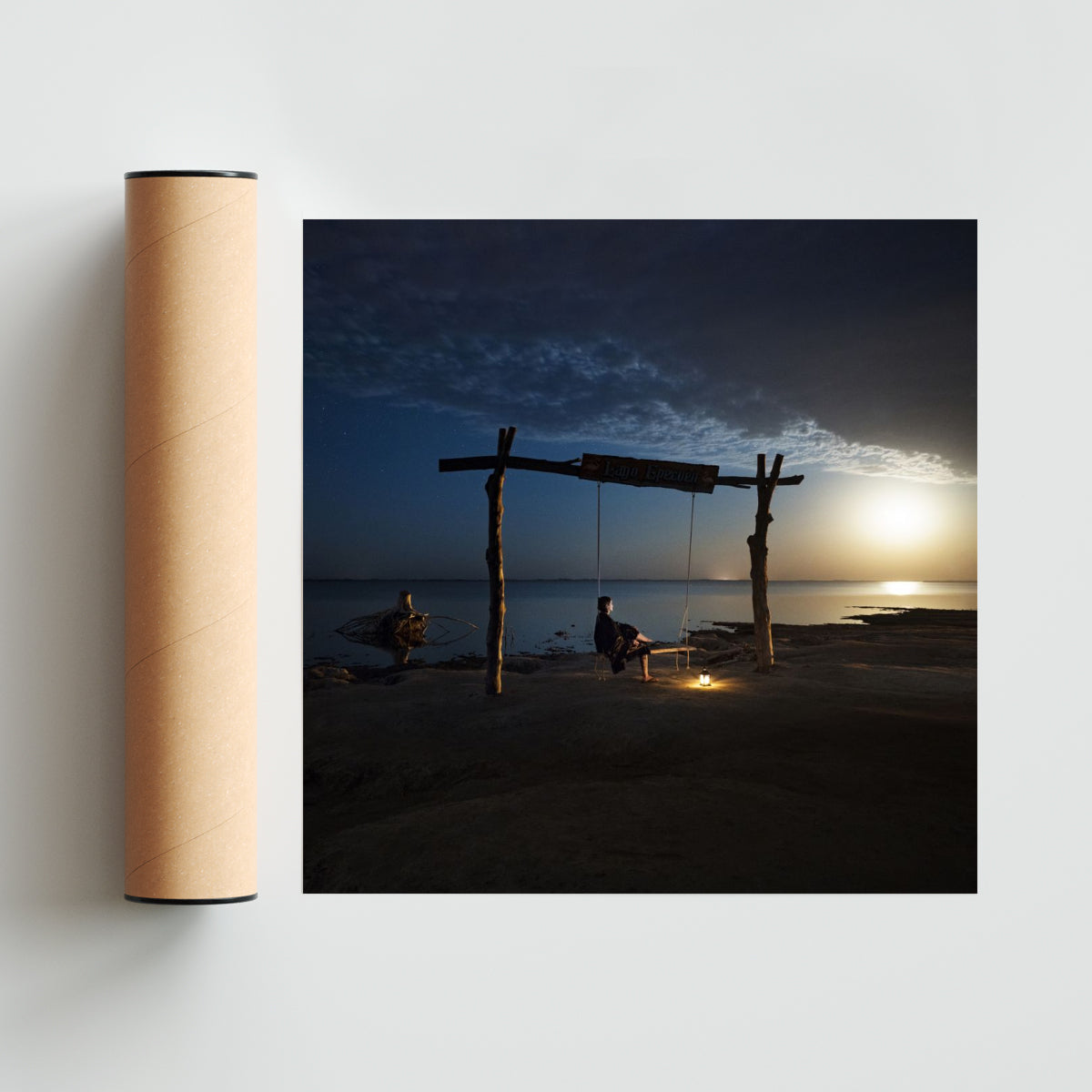Contemplando la puesta de luna - Cuadrado solo print
