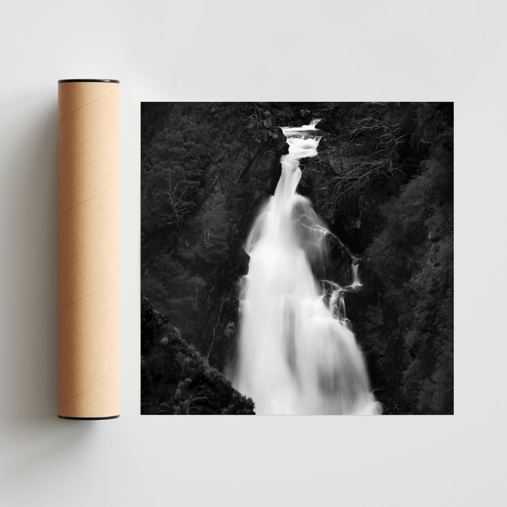 Abrazo a las rocas. - Cuadrado solo print