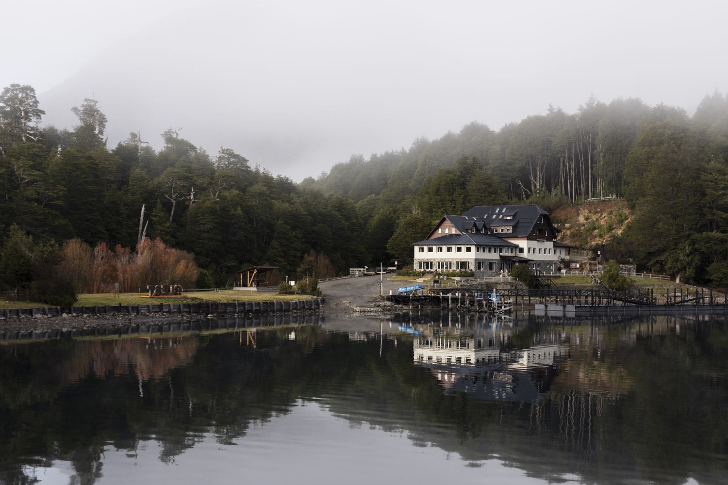 Reflejos en Puerto Blest