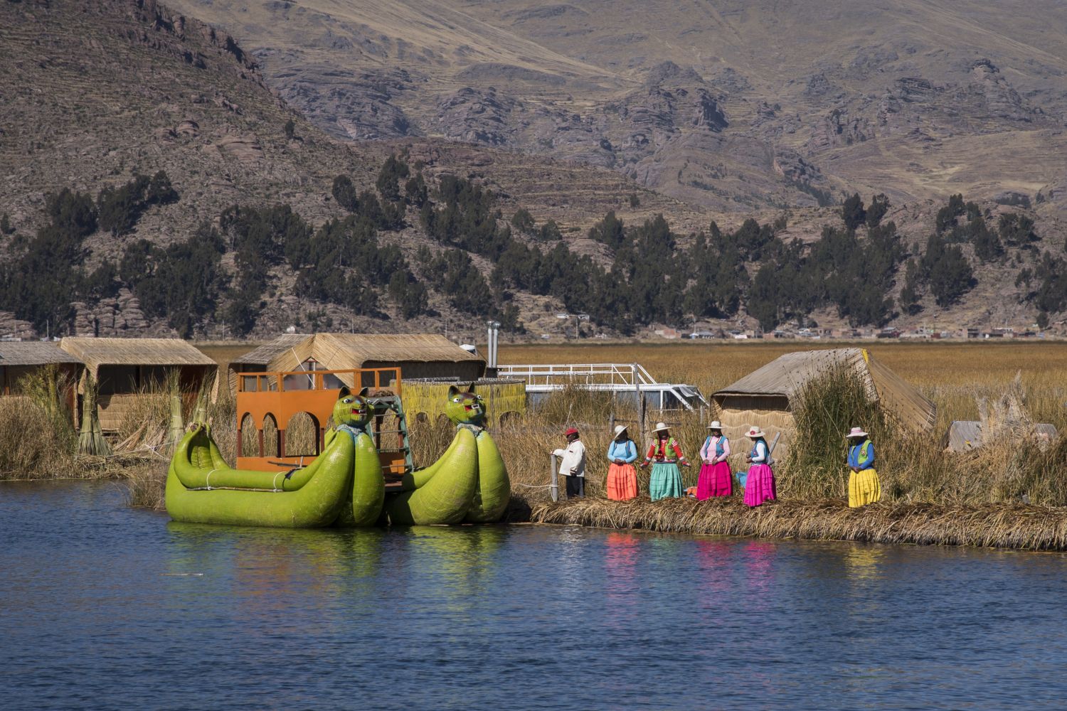 Los Uros y sus islas flotantes