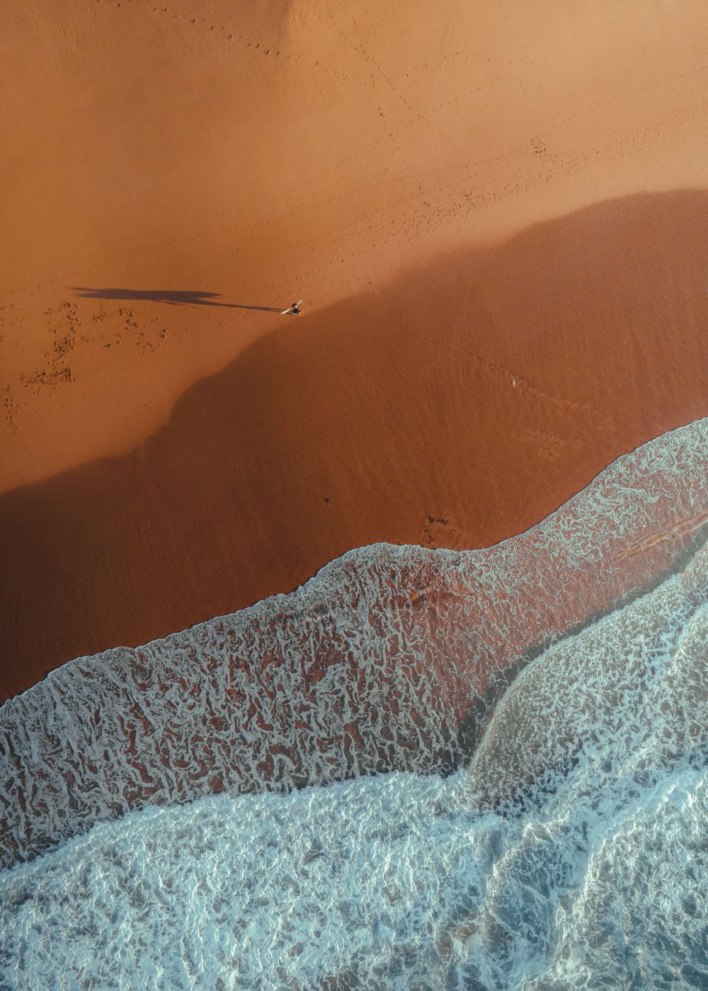Surfista en el amanecer