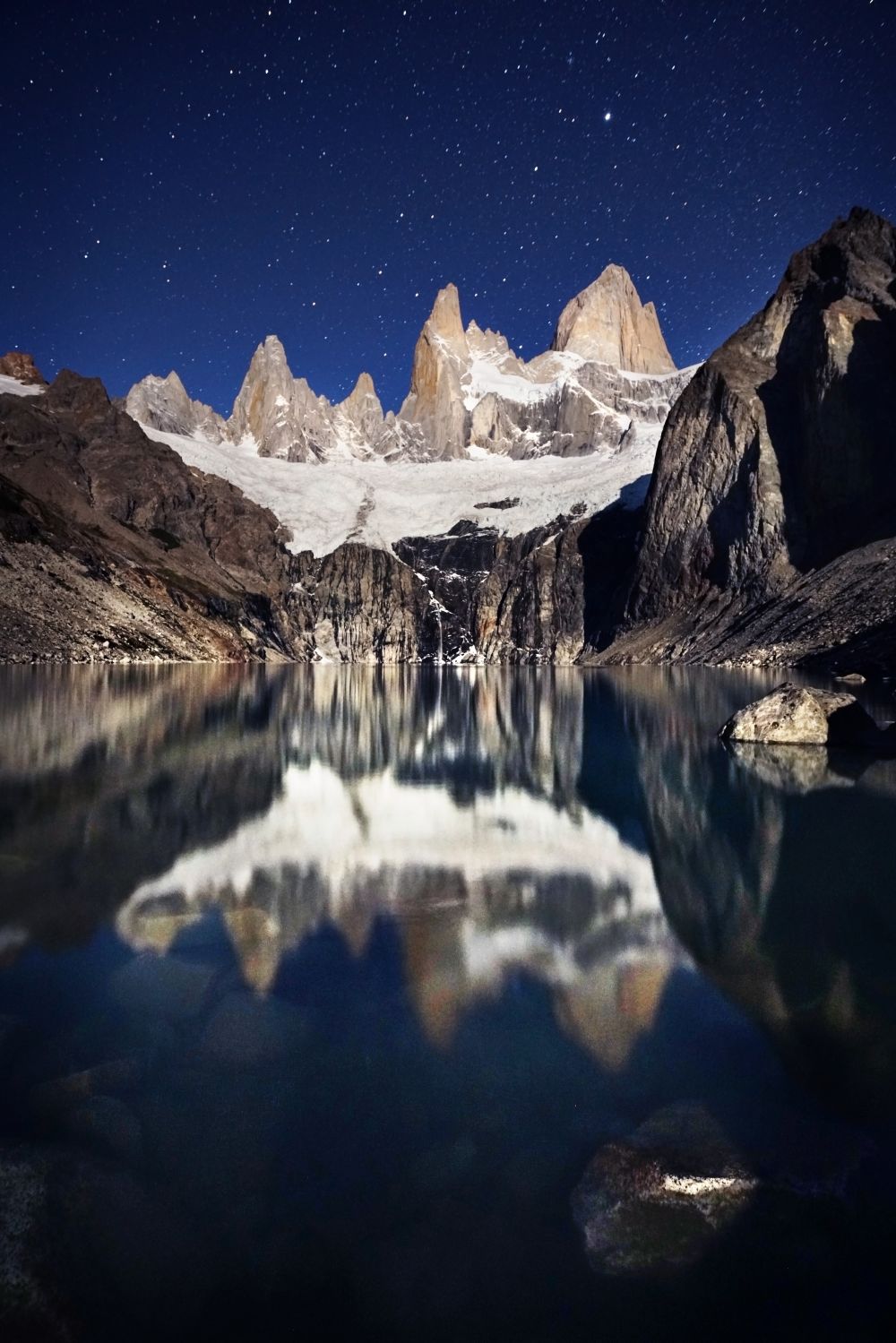 El Chalten iluminado por las estrellas