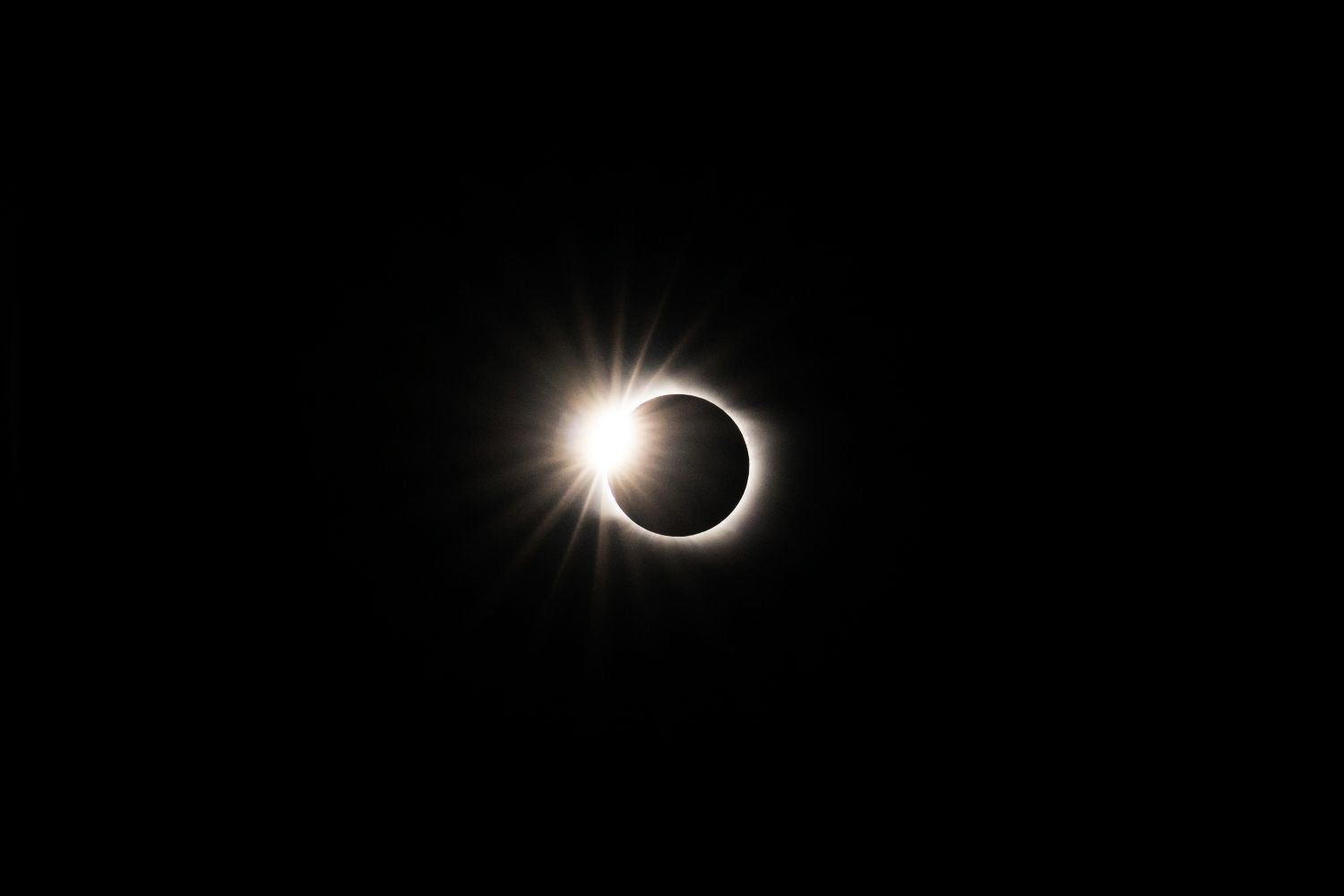 Eclipse de Sol - El Renacimiento