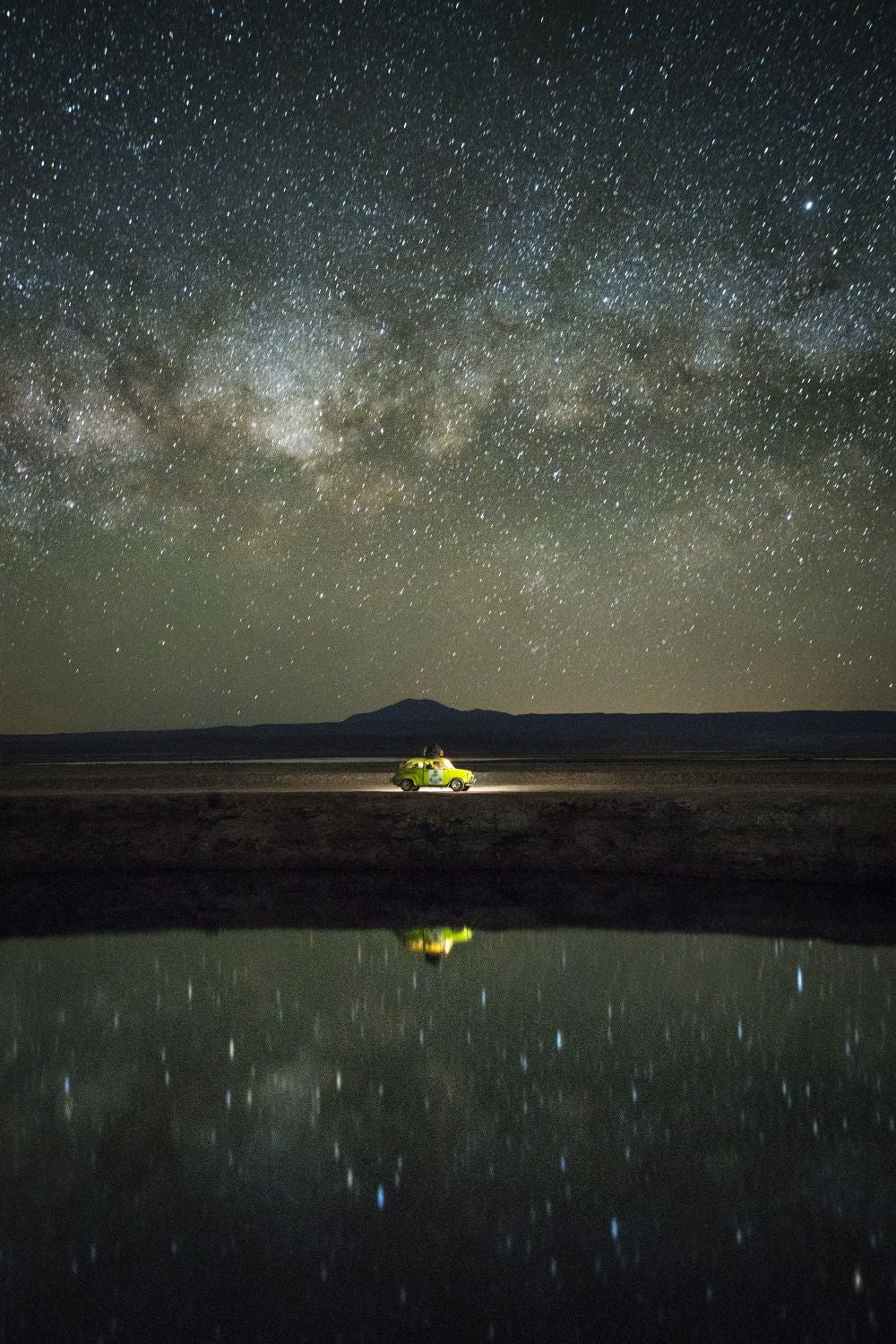 Fiat 600 viajero bajo las estrellas