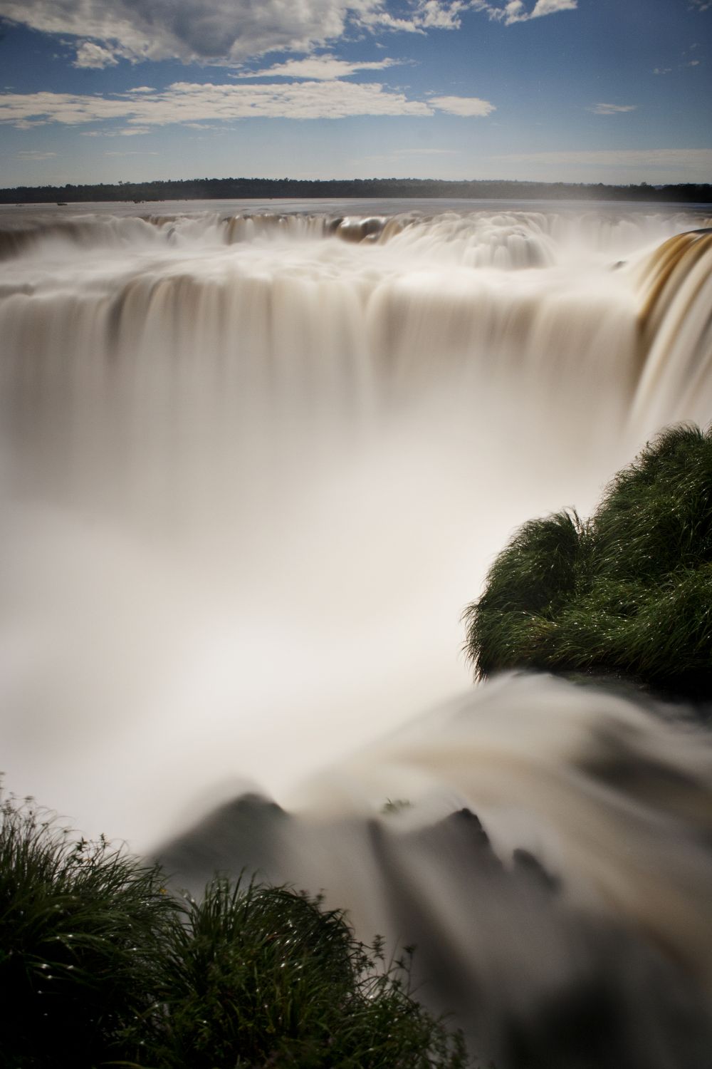 Cataratas del Iguazu bajo la luz de la luna