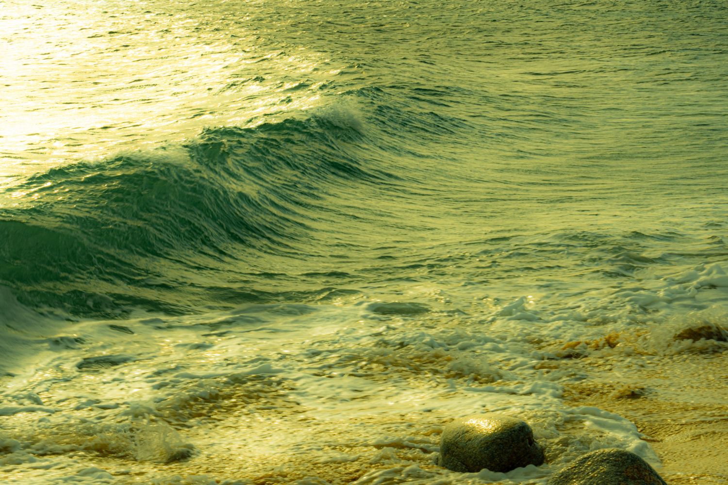 Olas al amanecer